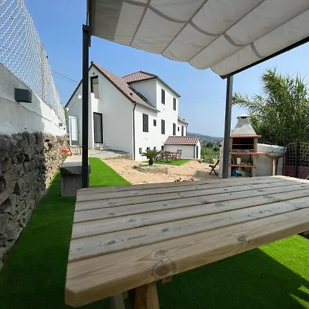 Деревянный коттедж Casa Cuartel